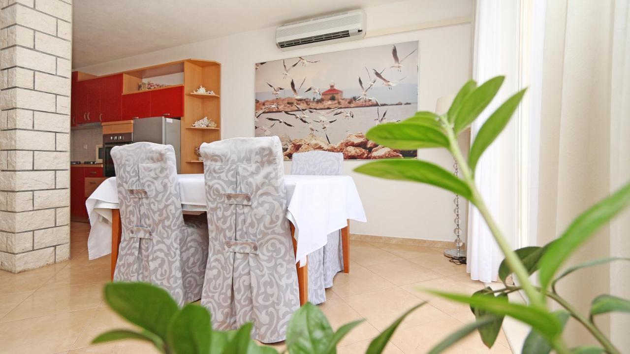Apartments Emilija Makarska Luaran gambar